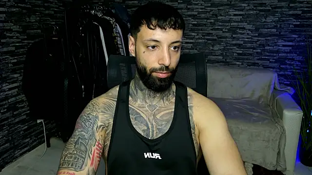 Snapshot of MasculineGuy99 chatting on May 14, 6:38 pm MasculineGuy99 online show from May 14, 6:38 pm