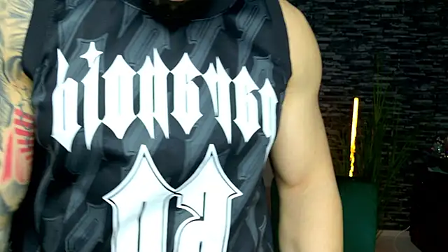 MasculineGuy99 online show from March 2, 8:05 pm