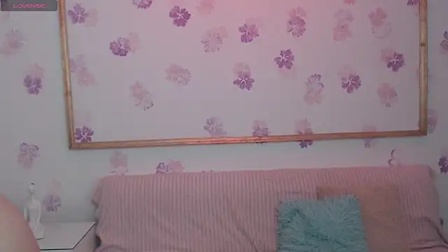 Snapshot of Alyy_cute_ chatting on October 21, 2:05 pm Alyy cute online show from October 21, 2:05 pm