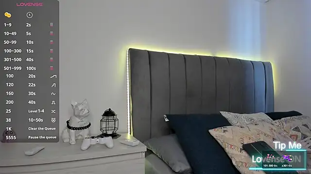 JARETHH online show from October 31, 1:41 pm