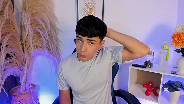 Thiago Connor21 online show from May 16, 11:37 pm