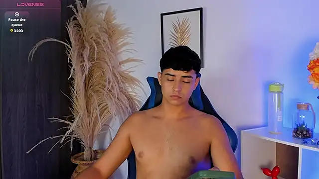 Thiago Connor21 online show from May 27, 1:57 am
