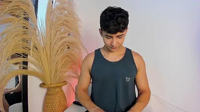 Snapshot of Thiago_Connor21 chatting on November 10, 6:13 pm Thiago Connor21 online show from November 10, 6:13 pm