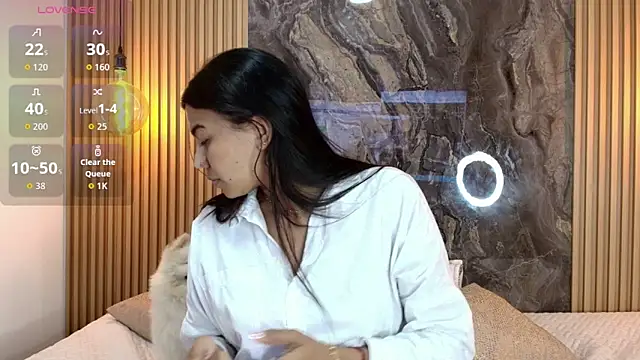 Snapshot of Pocahontas_sun chatting on October 15, 1:48 am Pocahontas sun online show from October 15, 1:48 am