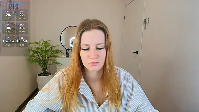 Snapshot of travelerrrr chatting on October 7, 2:34 am travelerrrr online show from October 7, 2:34 am