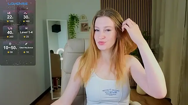 Snapshot of travelerrrr chatting on October 29, 8:02 am travelerrrr online show from October 29, 8:02 am