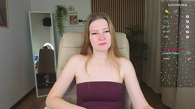 Snapshot of travelerrrr chatting on October 13, 2:13 am travelerrrr online show from October 13, 2:13 am