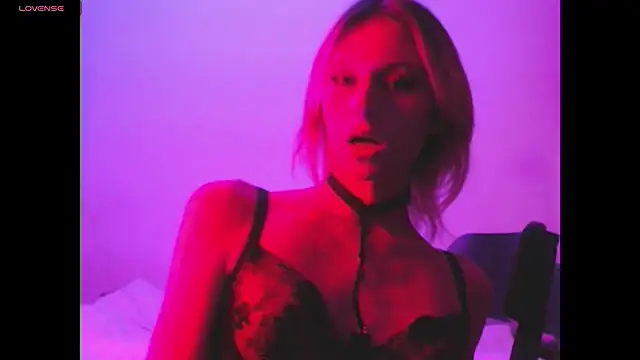 Snapshot of SophieDiamond_Xx chatting on October 2, 7:28 pm SophieDiamond Xx online show from October 2, 7:28 pm
