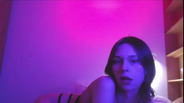 Snapshot of SophieDiamond_Xx chatting on December 15, 6:47 pm SophieDiamond Xx online show from December 15, 6:47 pm