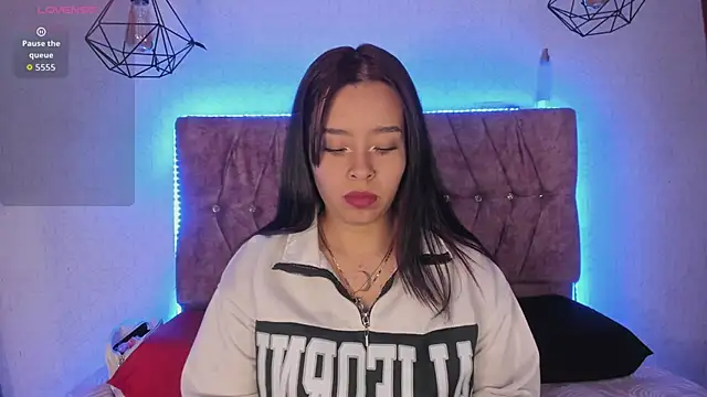 Snapshot of Mia_lopez_1 chatting on October 21, 11:20 am Mia lopez 1 online show from October 21, 11:20 am