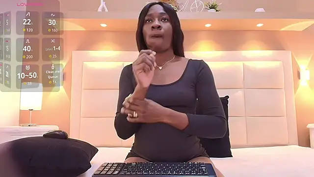 TracyDavis  online show from February 14, 12:05 pm