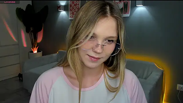 Snapshot of linakorvin chatting on October 20, 1:33 pm linakorvin online show from October 20, 1:33 pm