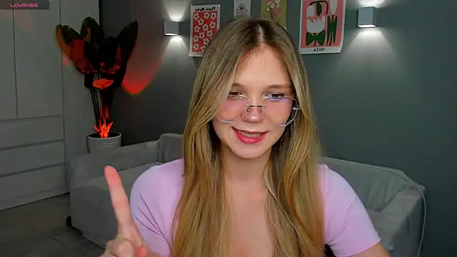 Snapshot of linakorvin chatting on November 10, 1:16 pm linakorvin online show from November 10, 1:16 pm