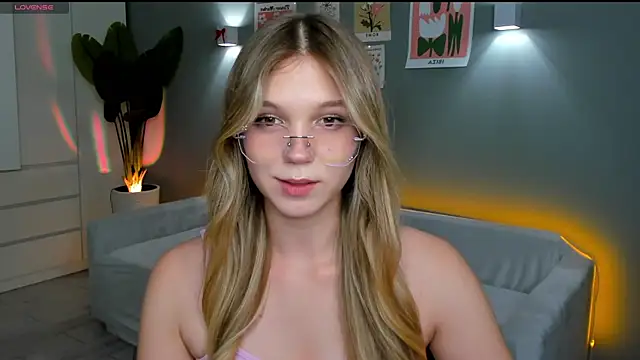 Snapshot of linakorvin chatting on October 26, 1:33 pm linakorvin online show from October 26, 1:33 pm