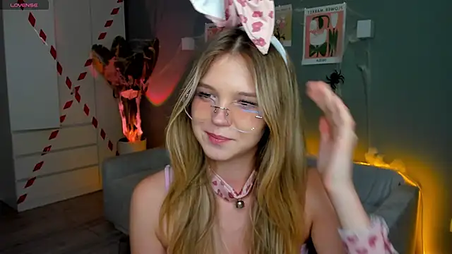 Snapshot of linakorvin chatting on November 3, 1:15 pm linakorvin online show from November 3, 1:15 pm