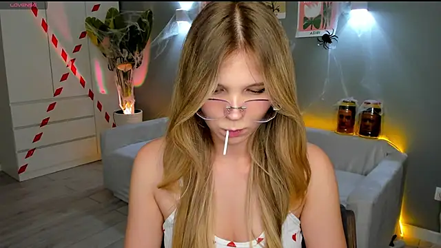 Snapshot of linakorvin chatting on October 27, 1:23 pm linakorvin online show from October 27, 1:23 pm