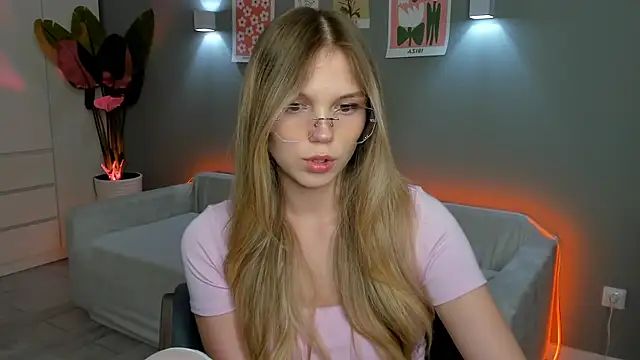 Snapshot of linakorvin chatting on November 27, 1:11 pm linakorvin online show from November 27, 1:11 pm