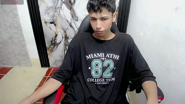 Im david02 online show from December 18, 2:32 pm