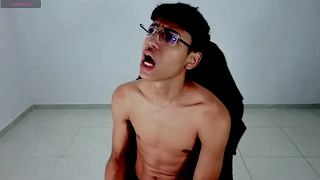 Im david02 online show from April 7, 12:51 pm