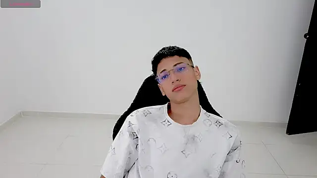 Im david02 online show from April 13, 12:53 pm