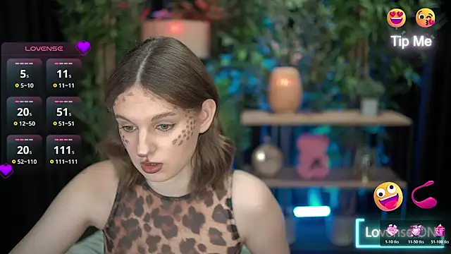 Snapshot of xoxo_molly chatting on October 31, 8:05 pm xoxo molly online show from October 31, 8:05 pm