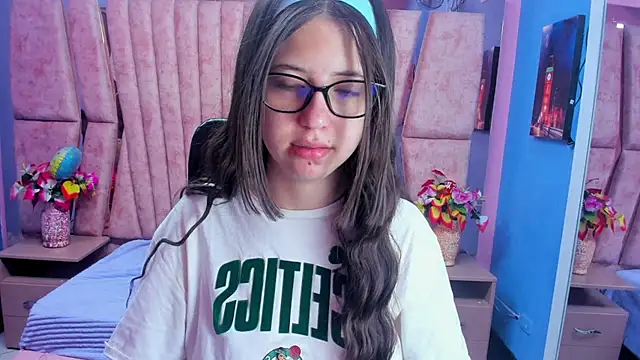 sarah sweett  online show from February 26, 1:44 pm