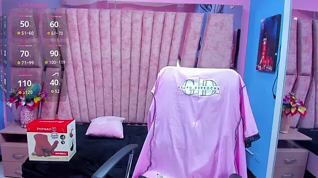 sarah sweett  online show from March 25, 1:43 pm