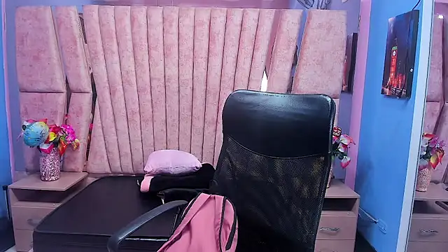 sarah sweett  online show from February 11, 2:50 pm