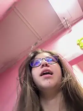 sarah sweett  online show from February 23, 3:34 pm