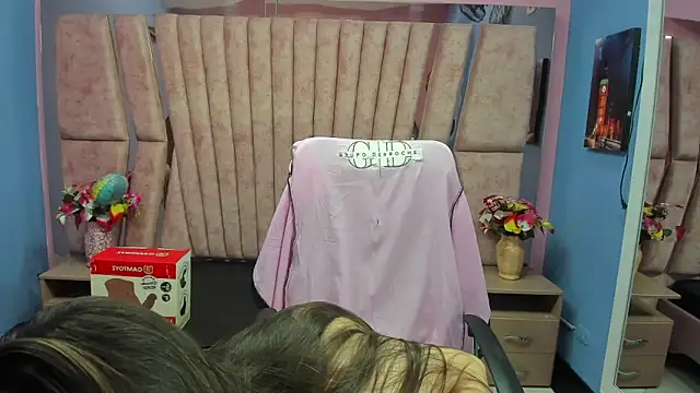 sarah sweett  online show from March 26, 2:48 pm