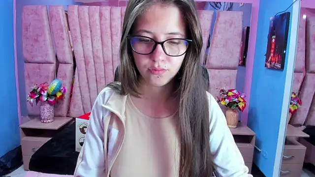 sarah sweett  online show from March 19, 2:06 pm