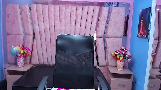 sarah sweett  online show from February 5, 2:57 pm