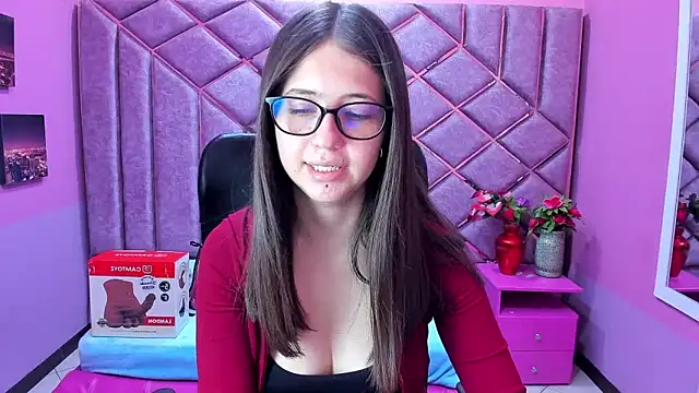 sarah sweett  online show from April 20, 3:02 pm