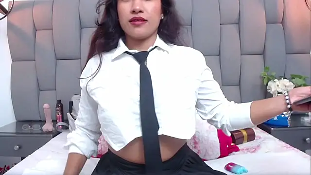 Snapshot of Emilysweet2 chatting on October 6, 6:08 pm Emilysweet2 online show from October 6, 6:08 pm