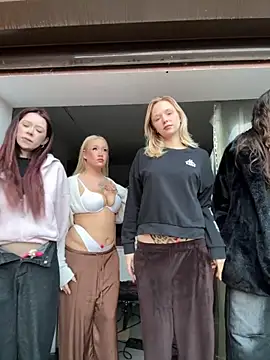 Snapshot of RollDolls chatting on November 29, 5:07 am RollDolls online show from November 29, 5:07 am