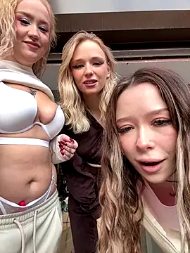 Snapshot of RollDolls chatting on October 30, 5:06 am RollDolls online show from October 30, 5:06 am