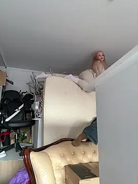 Snapshot of RollDolls chatting on October 27, 5:08 am RollDolls online show from October 27, 5:08 am