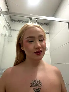 Snapshot of RollDolls chatting on October 20, 5:09 am RollDolls online show from October 20, 5:09 am