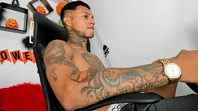 Snapshot of The_boy_dreams1 chatting on October 26, 1:50 am The boy dreams1 online show from October 26, 1:50 am