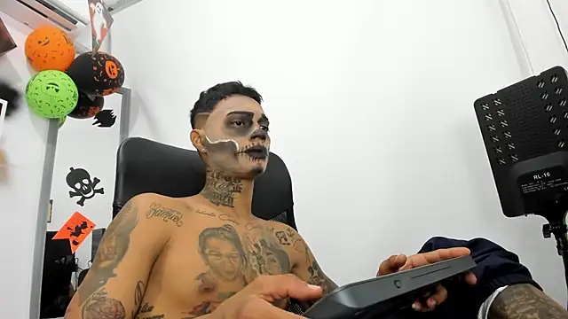 Snapshot of The_boy_dreams1 chatting on October 28, 3:18 am The boy dreams1 online show from October 28, 3:18 am