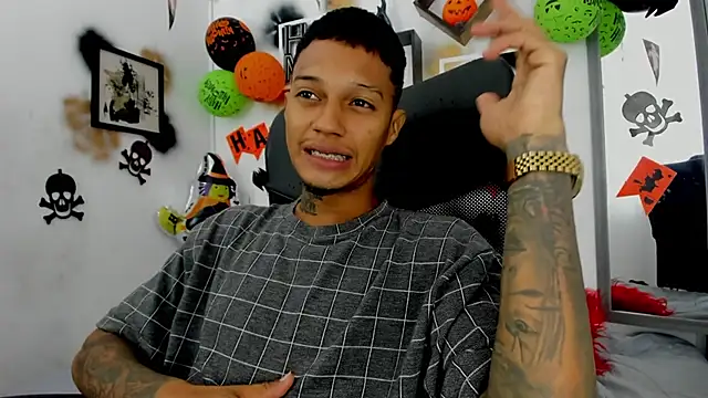 Snapshot of The_boy_dreams1 chatting on October 25, 3:06 am The boy dreams1 online show from October 25, 3:06 am