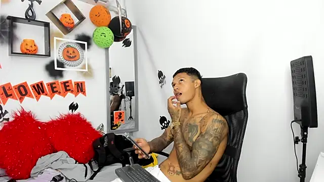 Snapshot of The_boy_dreams1 chatting on October 30, 1:59 am The boy dreams1 online show from October 30, 1:59 am