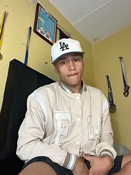 lyan t2 online show from December 3, 4:57 am