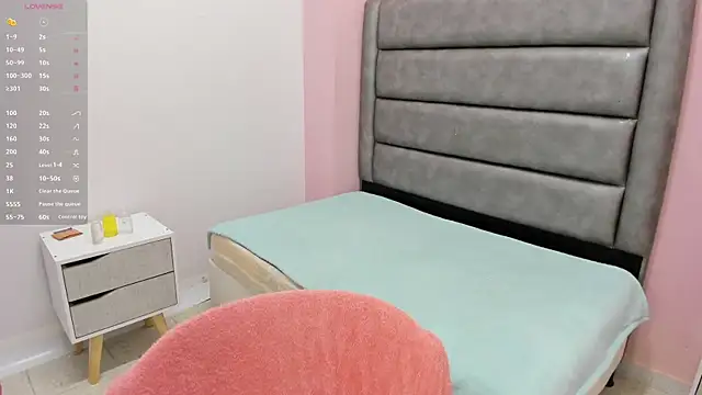 lorerivas online show from October 31, 1:41 pm