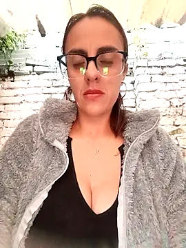 Jade 1-9 online show from December 13, 8:04 pm