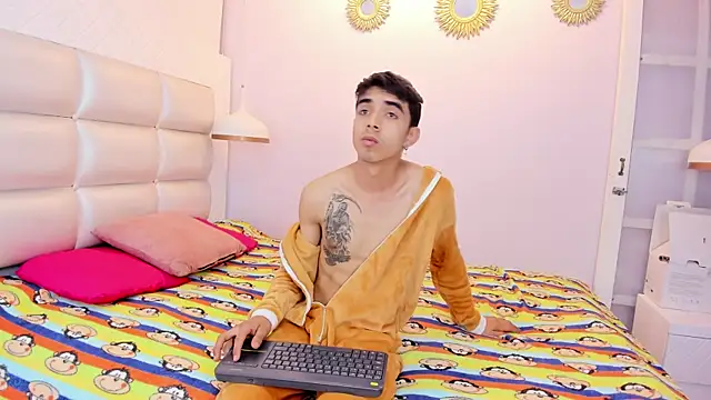 Hottie Guy online show from October 10, 6:09 pm