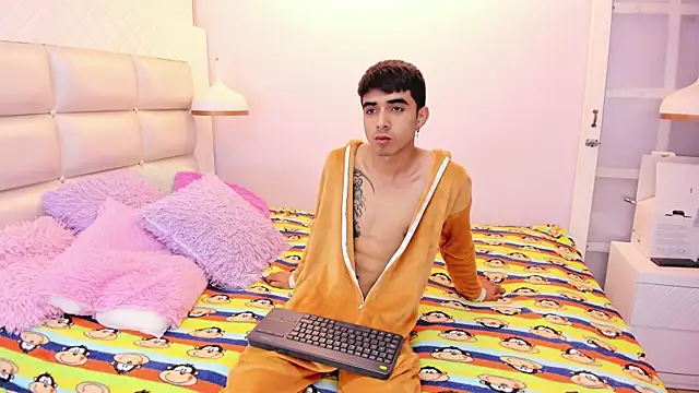 Hottie Guy online show from October 6, 6:52 pm