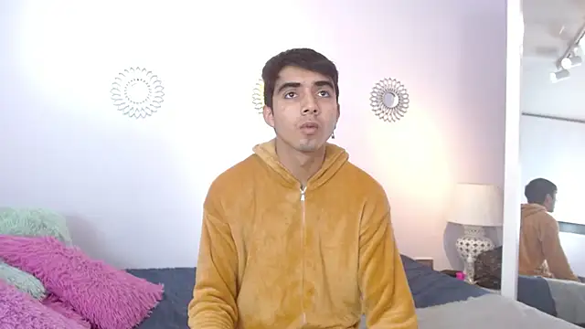 Hottie Guy online show from November 15, 5:50 pm