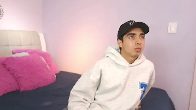 Hottie Guy online show from November 4, 5:50 pm