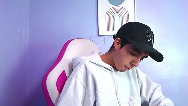 Hottie Guy online show from November 17, 5:50 pm